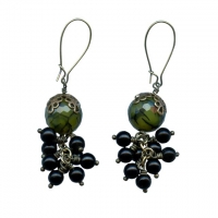 Make these opulent chandelier earrings with mustard fired agate beads.