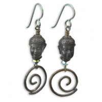Combine black finish beads and niobium findings for a smart look!