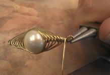 Make your own herringbone wire wrap. Make your own herringbone wire wrap.